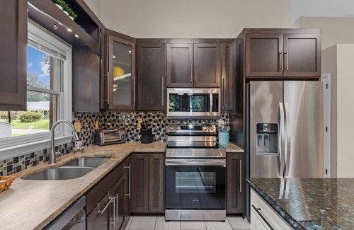 Kings Grant House | Cheryl House - We Love Doggies - Mid Town Location