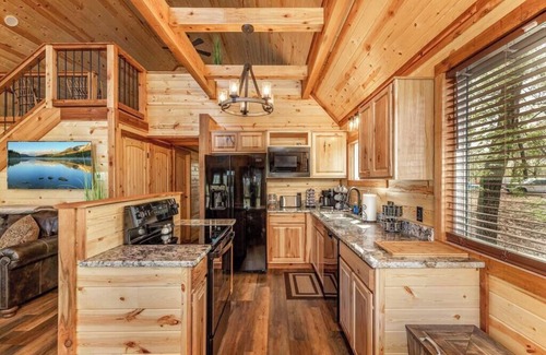 Afton Cabin | Cheshire Cabin (Boat Slip Included)