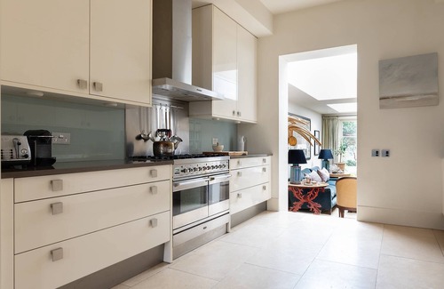 Fulham Apartment | Chesilton Road by onefinestay