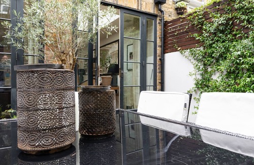 Fulham Apartment | Chesilton Road by onefinestay