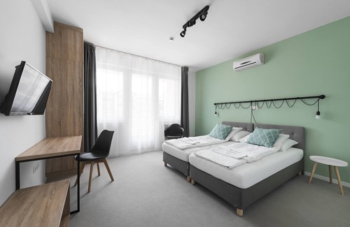 Kispest Hotel | Chesscom Hotel