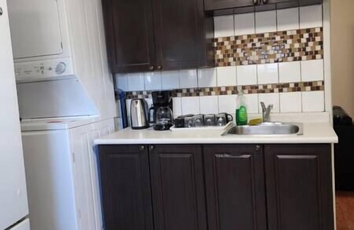 Winnipeg Apartment | Chesskings Guest House - Unit 1 Notredame Avenue