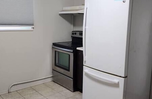 Winnipeg Apartment | Chesskings Guest House - Unit 1 Notredame Avenue