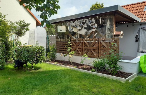 Zirndorf Apartment | Chestnut apartment (90sqm) with beautiful garden