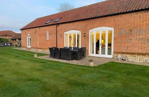 Aldborough House | Chestnut Barn, North Norfolk with private hot tub & close to beaches
