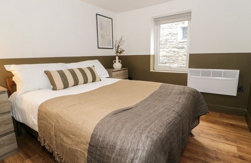 Llanrwst Cabin | Chestnut Cottage, LLANRWST