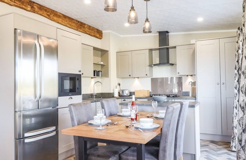 Teigngrace Cottage | CHESTNUT LODGE, pet friendly, luxury holiday cottage in Newton Abbot