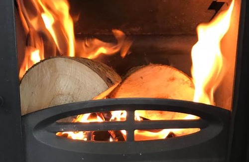 Arnold Cabin | Chestnut Lodge with Hot Tub & Log Burner, close to the sea