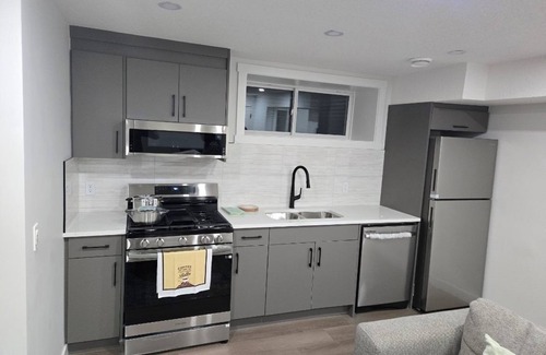 Southeast Calgary Bed & Breakfast | Chetiks Cozy Basement Suite in SE Calgary