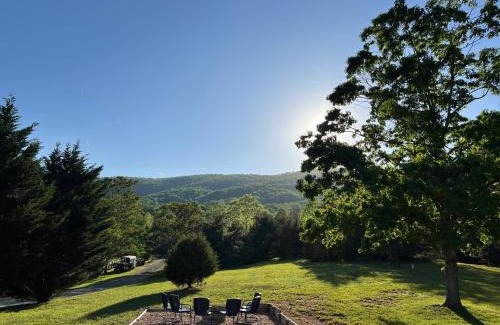 Afton House | Cheval Circle Getaway Near Blue Ridge & Wine
