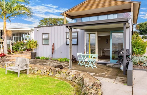 Mangawhai Heads House | Cheviot Views - Gorgeous apartment-style accommodation with extensive views in handy location