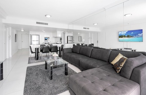Surfers Paradise Apartment | Chevron Renaissance Ocean View