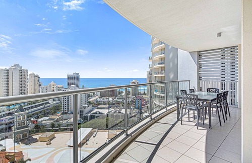 Surfers Paradise Apartment | Chevron Renaissance Ocean View