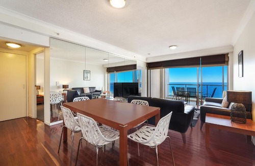 Surfers Paradise Apartment | Chevron Renaissance | High Floor Ocean View Apartments by Gold Coast Holidays
