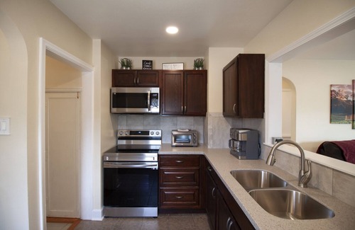 Cheyenne House | Cheyenne Skies - 2bd/1bath centrally located w/AC