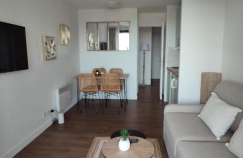 Les Restanques Apartment | Chez Adriana Studio Proche Mer avec Piscine