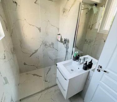 Asnieres-sur-Seine Apartment | Chez Alex