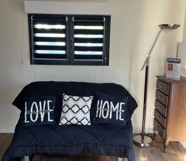 Decines-Charpieu Apartment | Chez Annick, studio proche tram, Groupama Stadium, LDLC Arena