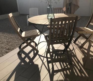 Le Grau-Du-Roi Apartment | Chez Camille appartement spacieux 75m2 climatisation wifi parking terrasse et cour privative a 50 m de la plage