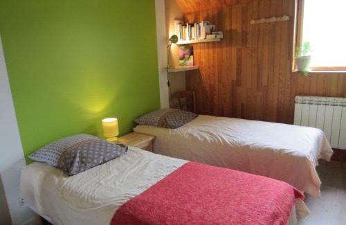 Guillestre Bed & Breakfast | Chez Cat et Christophe , chambre calme et lumineuse chez l'habitant avec vue