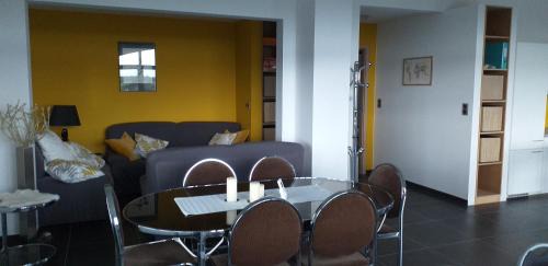 Evrehailles Apartment | chez Chantal - appartement privatif