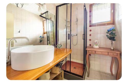 Varces-Allieres-et-Risset House | Chez Claire - Immense chambre, salle de bain indépendante réservée aux voyageurs, quartier calme, cour fermée