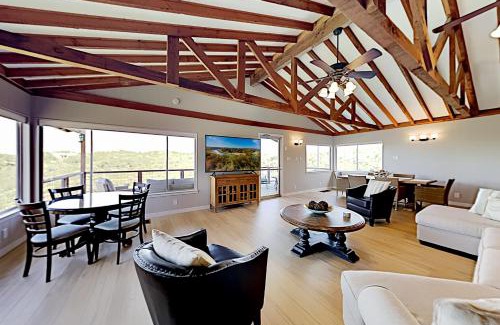 Lodge Acres House | Chez Elmo