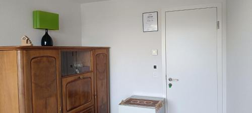 Courtepin House | Chez Elsa et Agou - chambre avec bureau chez l'habitant