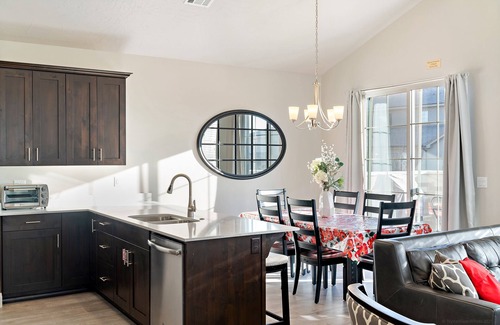 Sienna Hills House | Chez Flores South New Listing!