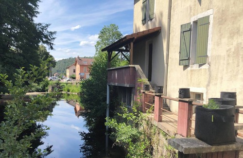 Fresse-sur-Moselle Bed & Breakfast | Chez Gaston : Chambre Privée Isaac - Vue Rivière