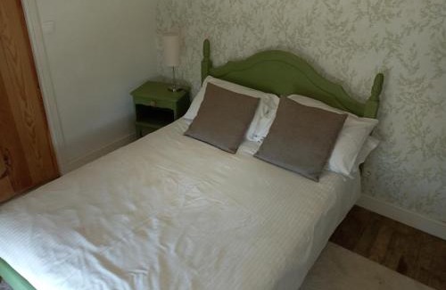 Saint-Martial-sur-Isop Bed & Breakfast | Chez Gondat Chambre d'hotes