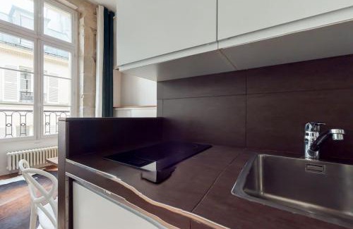 Arsenal Apartment | Chez Gustave: CLIM Calm,Saint Paul Marais, 2Guests