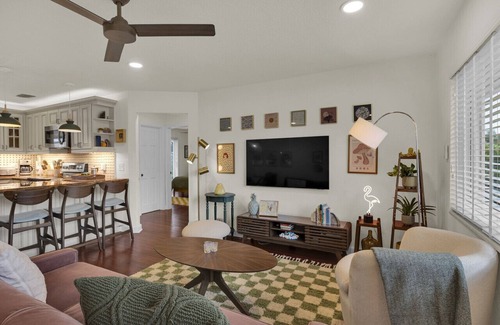 Pompano Beach House | Chez Jasmin: Sunny Home & Hot Tub Minutes to Beach!