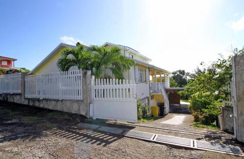 Sainte-Anne House | CHEZ JOJO