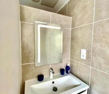 La Celle-sous-Gouzon Apartment | Chez Joyce - T2 Cosy & Moderne - Climatisé - Proche de la Cité médiévale
