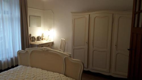 Bouillon Apartment | Chez Len & Filipp