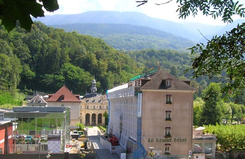Vaulnaveys-le-Bas Bed & Breakfast | Chez Les Rés - T2 with garden in house near Uriage - Chamrousse