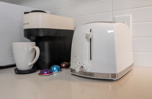 Latin Quarter Apartment | Chez Lisa | Gym | Patio & BBQ | TV & WIFI | AC