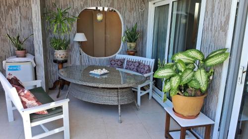 De Quincey Village House | CHEZ LORNA 3 nights or plus