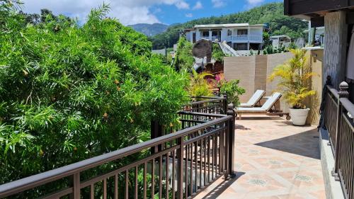 De Quincey Village House | CHEZ LORNA 3 nights or plus