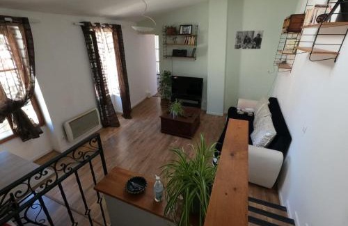 Quartier Canrobert Apartment | Chez Ma Petite Reine 1