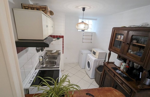 Quartier Canrobert Apartment | Chez ma petite Reine 1, retro apartment in the heart of Pontoise