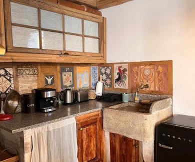 Saint-Laurent-d'Aigouze House | Chez max