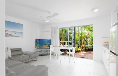 Sunshine Beach Hotel | Chez Noosa Holiday Apartments