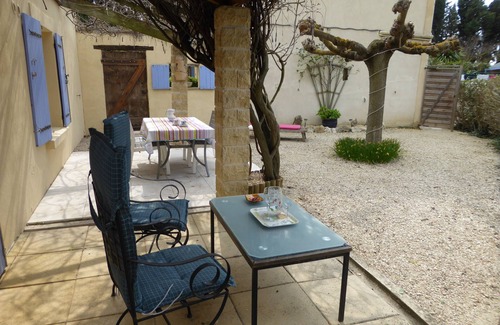 Rognonas Cottage | "Chez Pauline" sleeps 2 self catering luxury gite 10mins from Avignon!