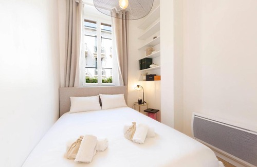 Carnot Apartment | Chez Sarah charming apartment for congresses and holidays LIVE IN CANNES