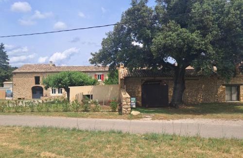 Suze-la-Rousse House | Chez Véro chambres d'hôtes & Maison en pierre contemporaine