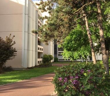 Quartier du Vieux-Pont - Sainte-Genevieve Apartment | ChezClervie Nanterre City Paris La Défense Arena