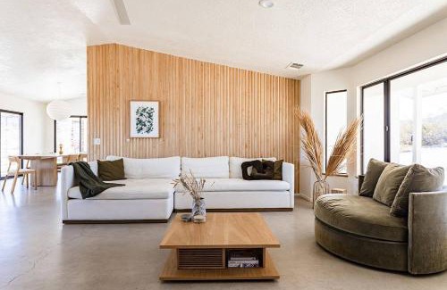 Panorama Heights House | Chi House By The Cohost Company