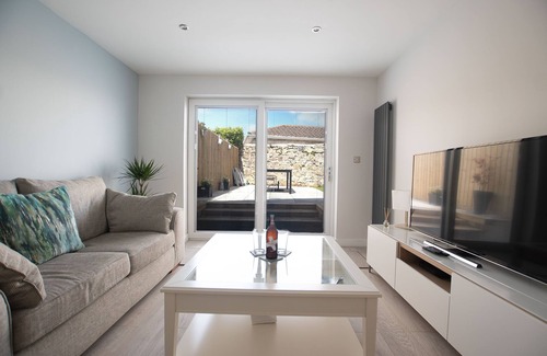 Carbis Bay House | Chi Lowen – Sleeps 8 – Parking – Garden –Dog Friendly